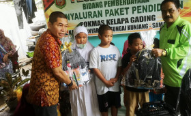 29 Juli 2022, #Probebaya Penyaluran paket pendidikan di RT 01 Kel. Karang Anyar oleh pokmas kelapa gading kegiatan probebaya 2022 yang dihadiri oleh Lurah Karang Anyar