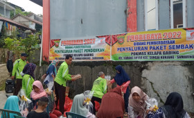 30 Juli 2022, #Probebaya Pembagian paket Sembako Dan paket pendidikan dipokmas kelapa gading kelurahan karang anyar sungai Kunjang