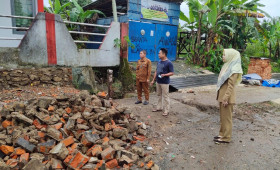 05 september 2022, #Probebaya Kunjungan Lurah Karang Anyar bersama Kasi Ekobang dan LH meninjau lokasi pembangun TPS sampah di komplek Perum. Pemda RT 02