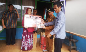 Senin, 26 September 2022, #Probebaya Kegiatan pembagian papan plang nokor rimah warga, tabung APAR dan mesin portable di Pokmas Meranti (RT.016-025)