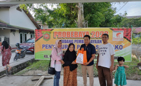 22 November 2022, Penyaluran paket sembako probebaya pokmas kelapa gading kepada warga RT.02