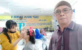 Minggu, 27 November 2022, warga dari RT.028 Kel. Karang Anyar mengikuti pelatihan kursus tata rias wajah sebagai bagian dari program Probebaya