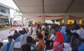 Rabu, 28 desember 2022. Penyerahan secara simbolis hasil kegiatan probebaya kecamatan sungai kunjang dan samarinda ulu tahun 2022 oleh Walikota Samarinda Bpk Dr. H. Andi Harun, ST, SH, M.Si