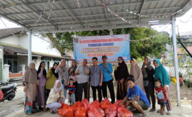 Kamis, 15 Juni 2023 Penyerahan bantuan paket sembako pokmas kelapa gading RT 02 & RT.038