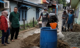 Selasa, 27 Juni 2023 kegiatan semenisasi jalan di RT.004, Jalan Cendana