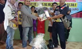 Minggu, 16 Juli 2023 Penyerahan paket pendidikan RT 19 ,20, 21 pokmas Kelapa Gading