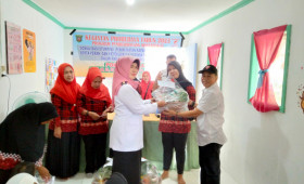 Rabu, 26 Juli 2023, Lurah bersama Camat Sungai Kunjang membuka acara sosialisasi Stunting dan pembagian Makanan tambahan untuk Posyandu di wilayah Pokmas Mekah yaitu RT 17,18,22,23,24,25,26,31,32,32,33,34,35