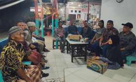 Selasa, 05 Desember 2023, Sekretaris Kelurahan dan staf menghadiri dan mengawasi jalannya kegiatan Rembuk warga di RT. 01,02,013 untuk penentuan kegiatan Probebaya di tahun 2024