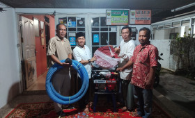 Kamis, 07 Desember 2023, Lurah menyerahkan secara simbolis berupa peralatan Damkar di RT. 030, Jalan Kahoi untuk Probebaya bidang Sapras.