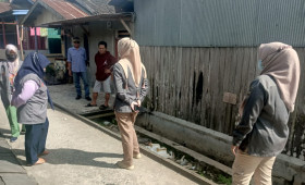 Kamis, 14 Maret 2024, Kasie Ekobang dan staf melakukan peninjauan lokasi semenisasi Probebaya di RT. 023 & 033