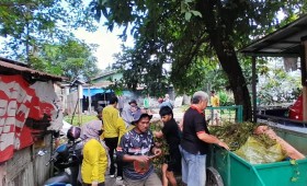 Minggu, 30 Juni 2024 Lurah beserta Kasie dan staf melakukan Peninjauan pelaksanaan Kegiatan kerja bakti di RT. 17, 19, 28, 32 dan 35 kelurahan karang anyar