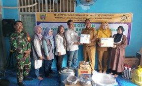 Senin, 29 Juli 2024. Acara Serah terima barang pengadaan program sarana dan prasarana kegiatan probebaya tahun 2024 pokmas cendana di Jalan Cendana RT.009  yang dihadiri Sekretaris Kelurahan karang anyar bersama Kasie Ekobang, Pengawas program Probebaya  dan Babinsa kel. Karang anyar