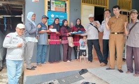 Senin, 30 Juni 2025, Kasie Kesra menghadiri kegiatan Probebaya bidang Pemberdayaan berupa Penyerahan Bantuan Makanan Tambahan dari Pokmas Cendana ke 5 Posyandu yang berada di wilayah Pokmas Cendana Kelurahan Karang Anyar.