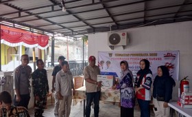 Jumat, 14 Agustus 2025. Plt.Lurah bersama Kasie Ekobang menghadiri Acara serah terima pengadaan barang kegiatan probebaya bidang Pembangunan Kelurahan Karang Anyar tahun 2025 oleh Pokmas Cendana Kelurahan Karang Anyar yang dihadiri Camat Sungai Kunjang, Babinsa dan Bhabinkamtibmas