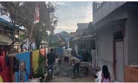 Kamis, 04 September 2025, Kelurahan Karang Anyar monitoring kegiatan Probebaya bidang Sapras untuk kegiatan Pengerjaan semenisasi gang RT 03 di Jalan Banggeris Gang 07